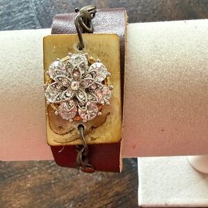 Vintage-Inspired Brown Leather Bracelet with Silver Floral Design